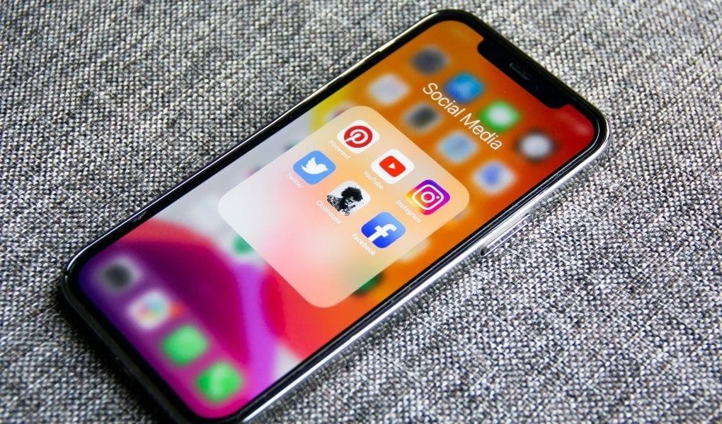 social media folder on iphone