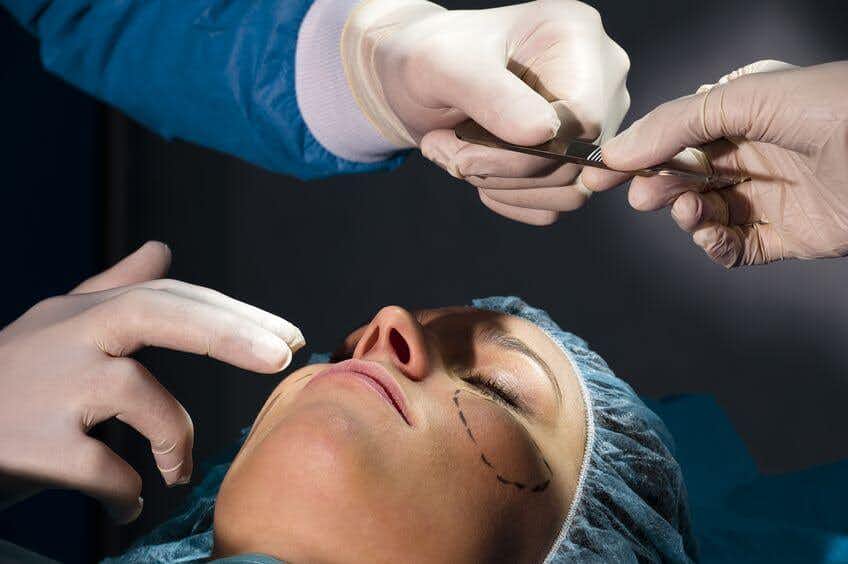 Plastic Surgeon Describes Post-Operative Standard of Care for Cosmetic Surgery Patients
