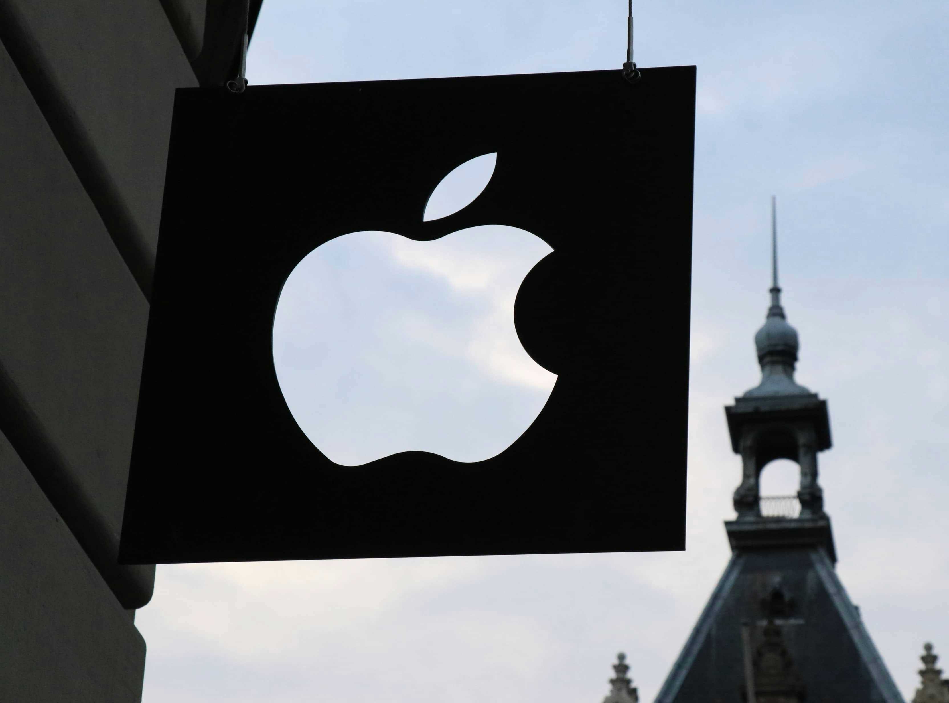 Apple Faces 11-Count Class Action in Alleged iTunes Gift Card Scam