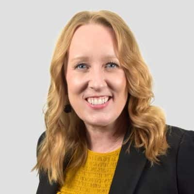 Janine Tracy Headshot