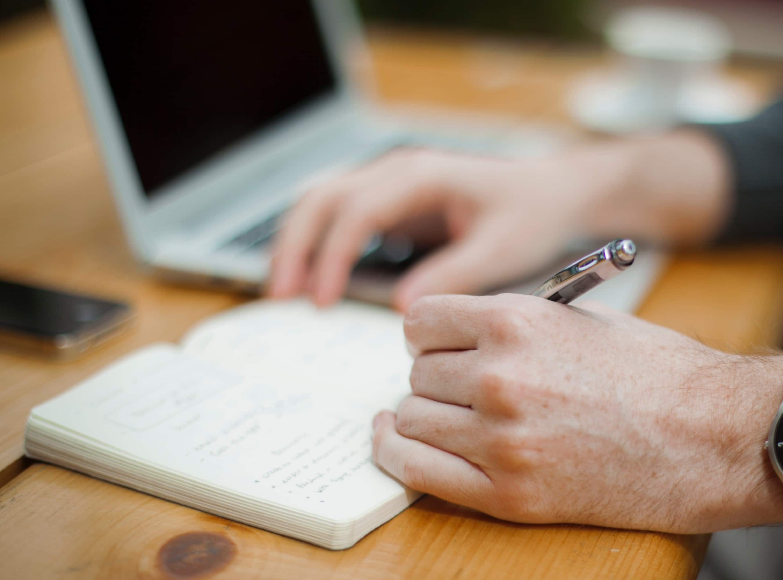 How Experts in Forensic Document Analysis Combat Cognitive Bias