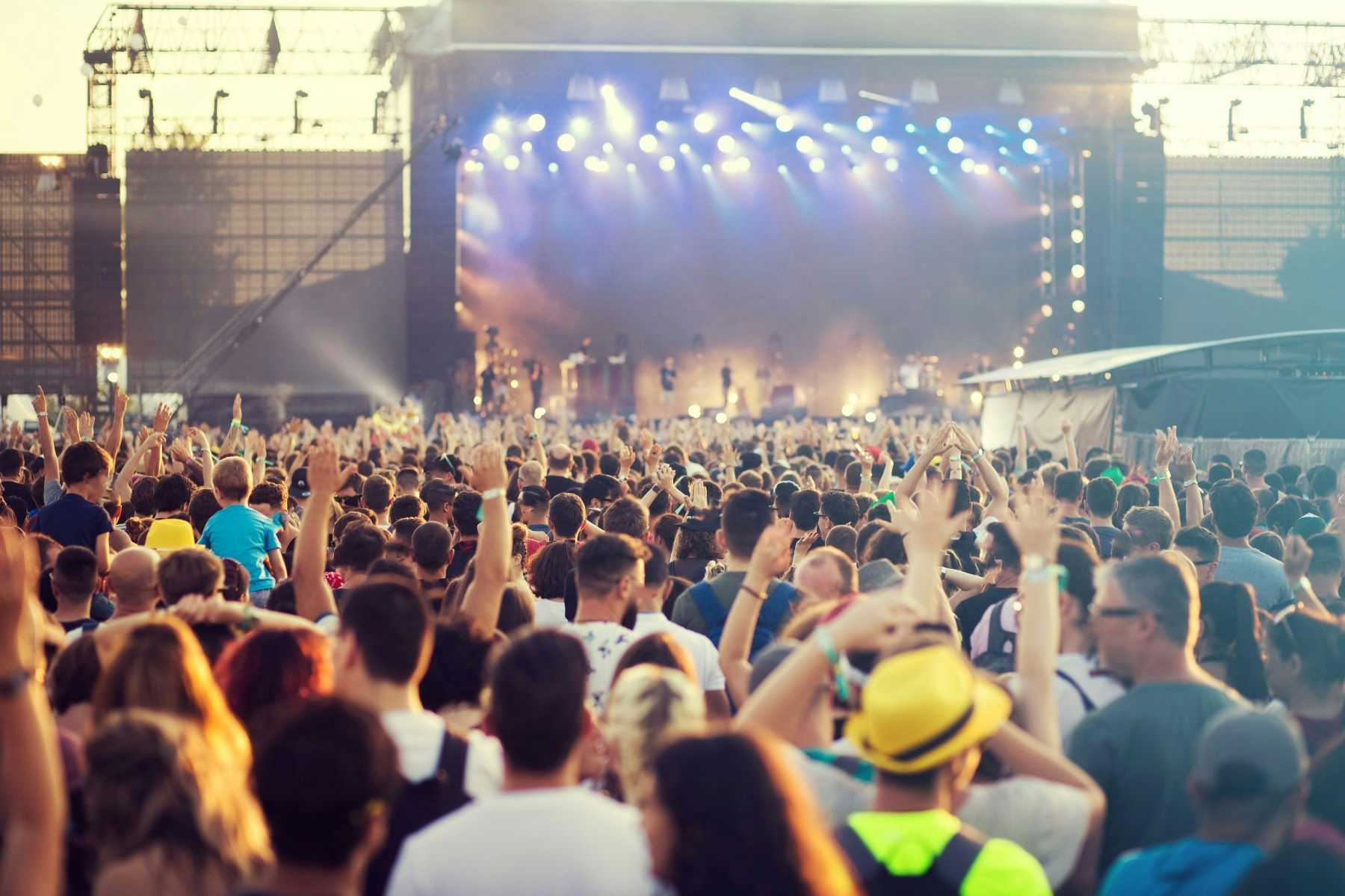 Collapsed Stage Light at Music Festival Causes Traumatic Brain Injury