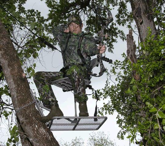 Metallurgy Expert Witness Advises on Tree Stand Failure that Results in Hunter&#8217;s 3-Story Fall