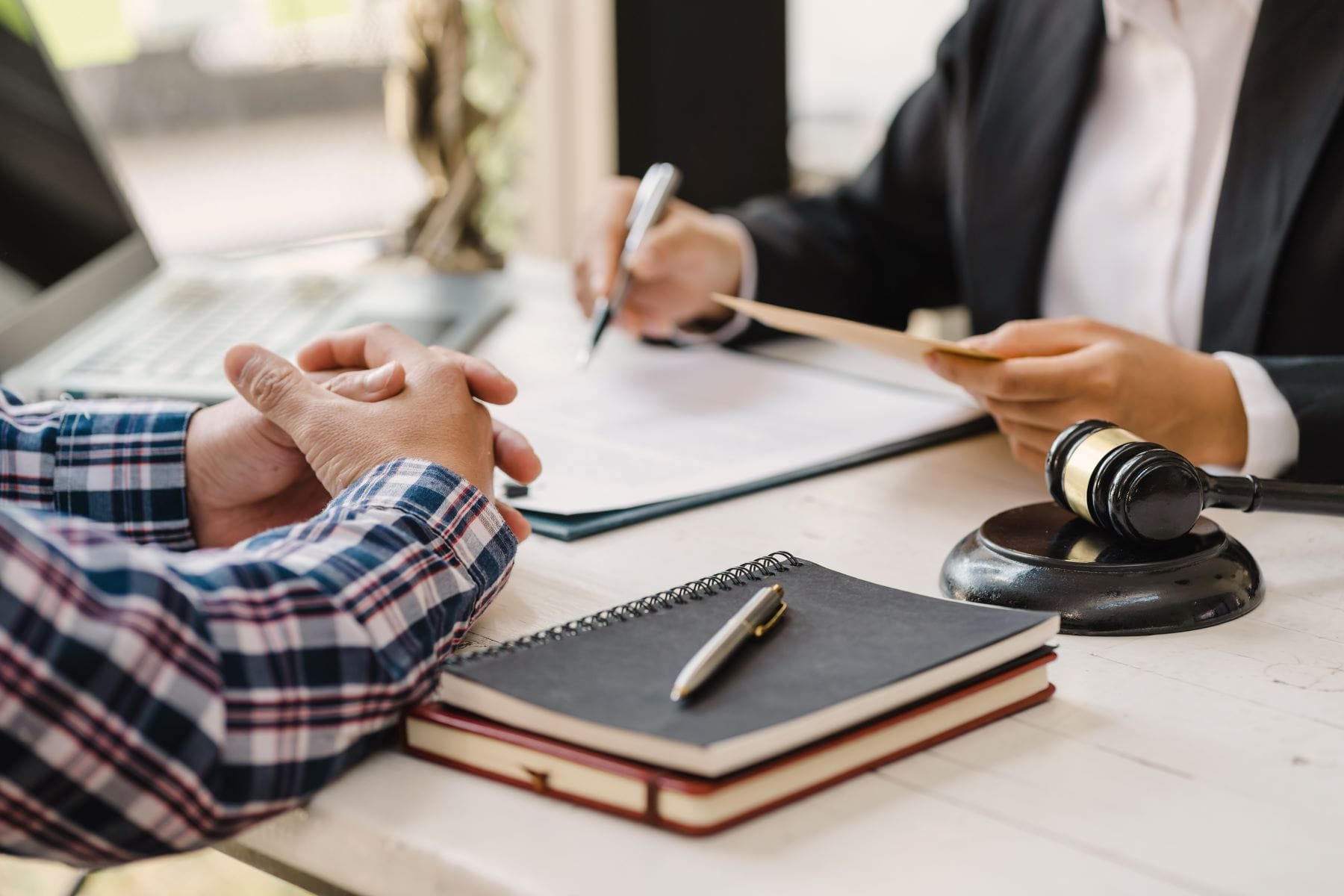 Attorney meeting with expert witness