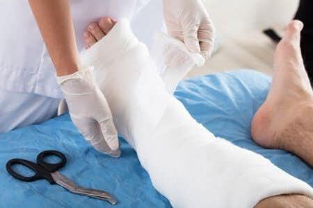 Tight Post-Operative Bandages Cause Patient Gangrenous Toes
