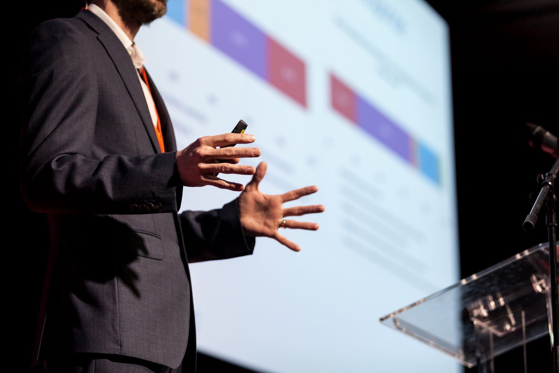 Expert presenting with demonstrative exhibit