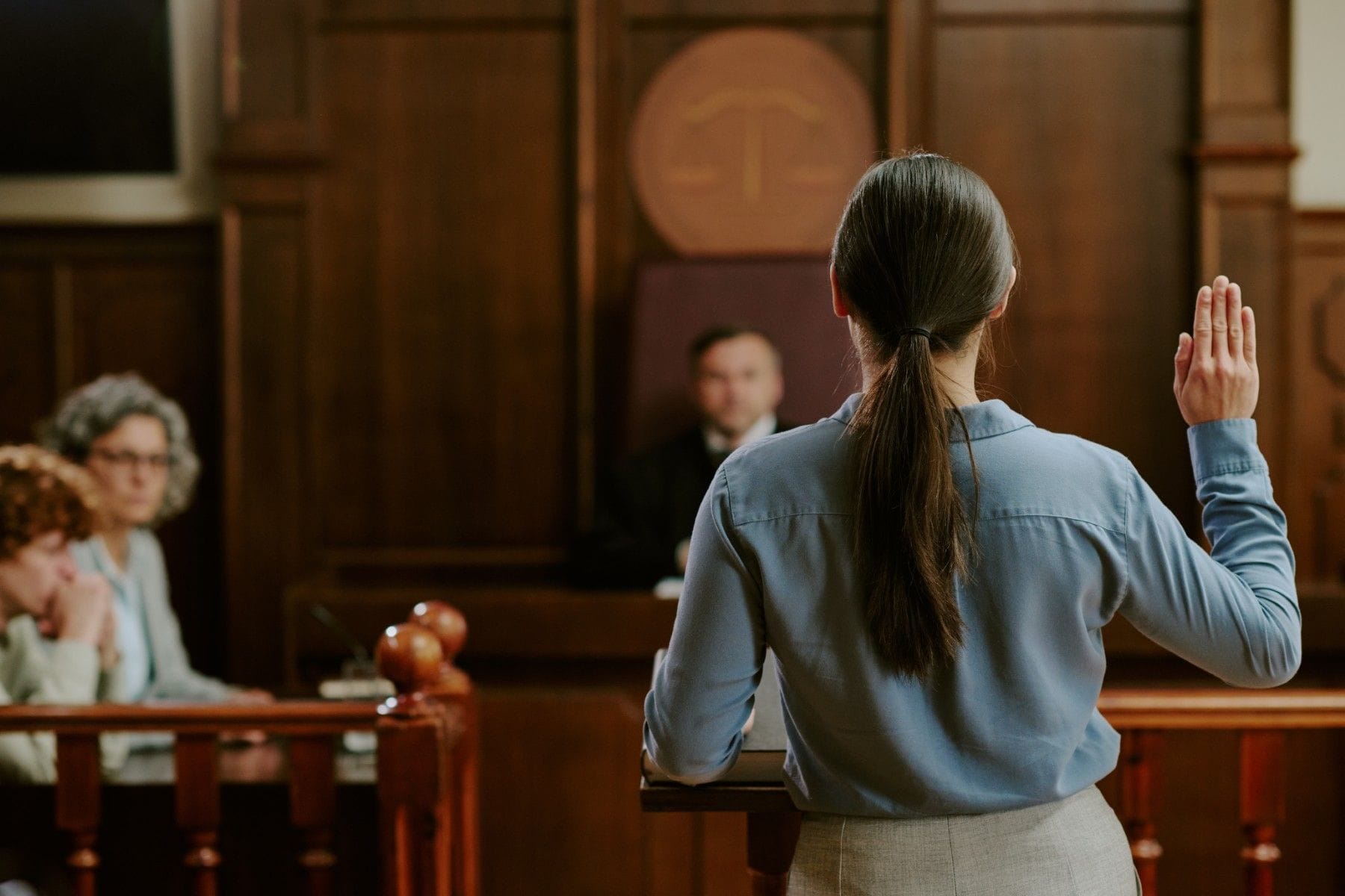 expert witness swearing an oath in court