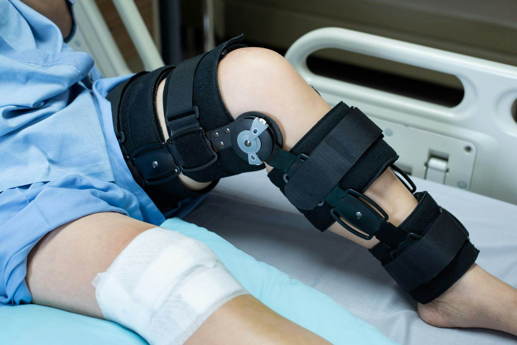 Woman wearing orthopedic knee brace