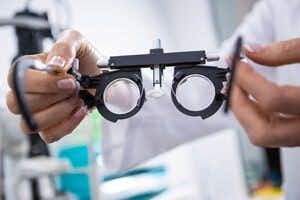 Leading Ophthalmology Expert Witness Evaluates Permanent Vision Loss After Retinal Detachment